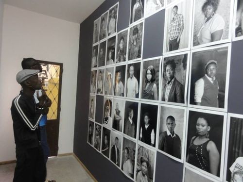 Exposição sobre homossexualidade em Dakar