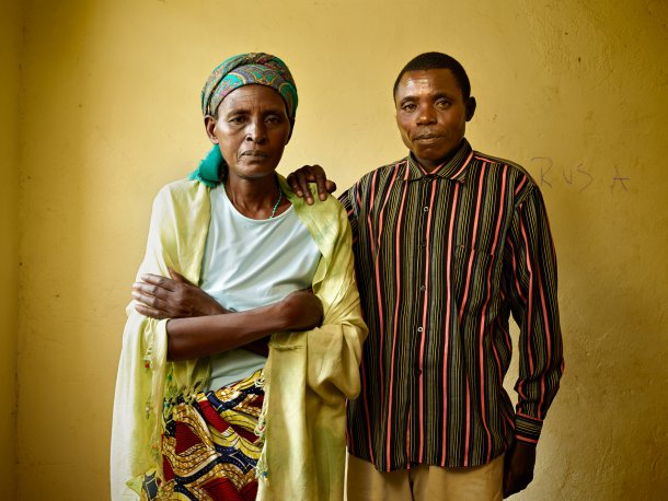 Uma sobrevivente e um assassino do genocídio em Rwanda
